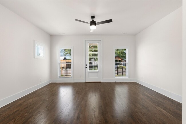 Building Photo - 1802 10th Ave N