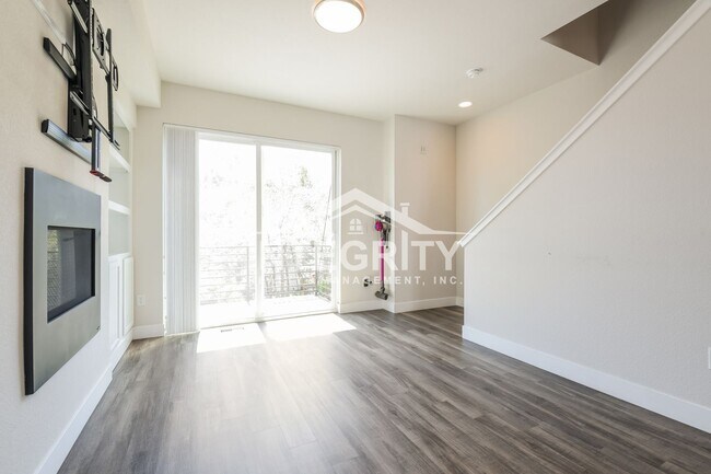 Building Photo - 5557 W 10th Ave