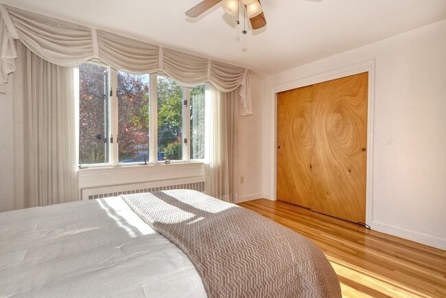 Building Photo - 33 Hillcrest Rd