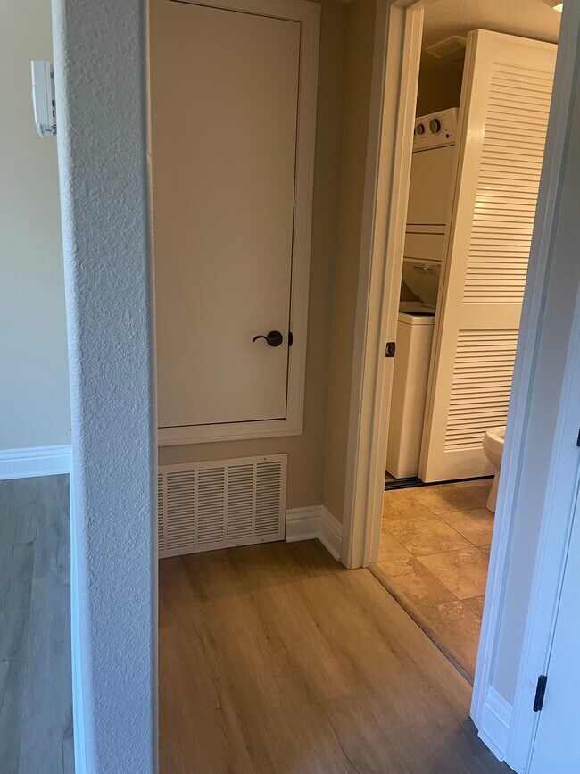 Building Photo - 3969 Nobel Dr