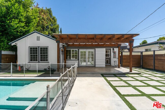 Building Photo - 22417 Dolorosa St