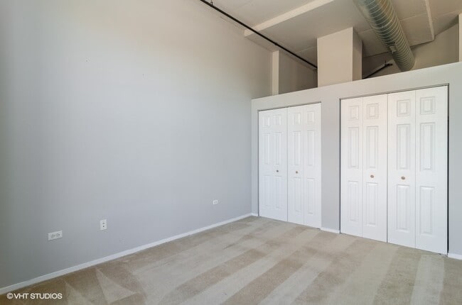 Building Photo - 6 S Laflin St