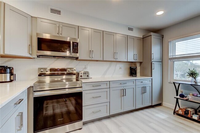 Building Photo - 7321 Central Ave