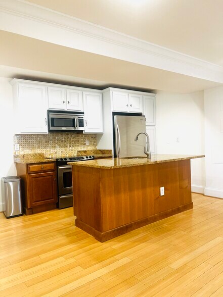 Building Photo - 1663 Newton St NW