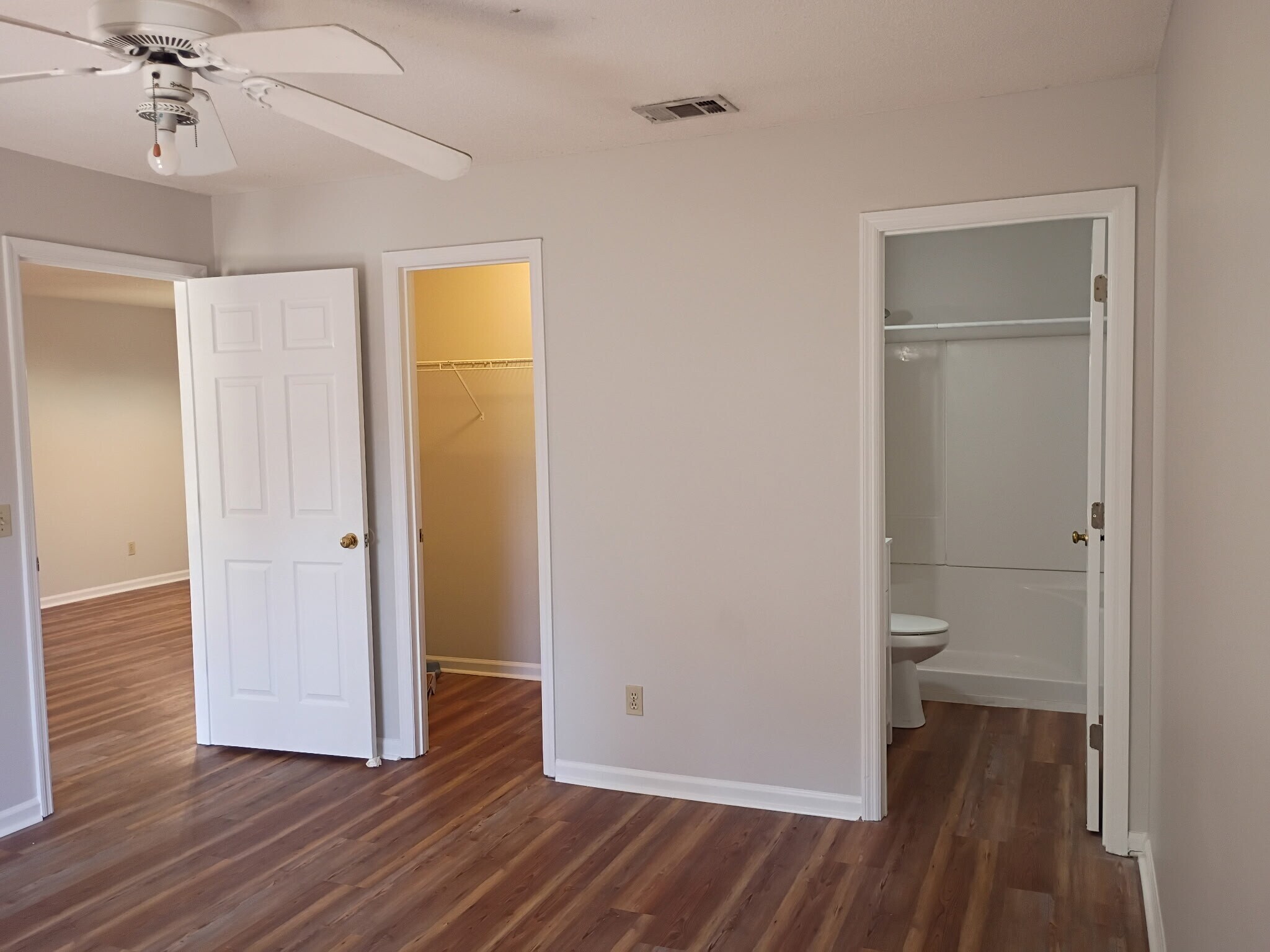 Building Photo - 211 Edgewater Rd