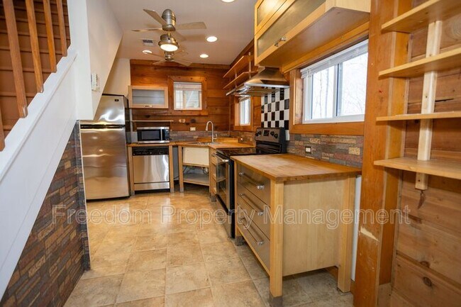 Building Photo - 11961 Mente Rd