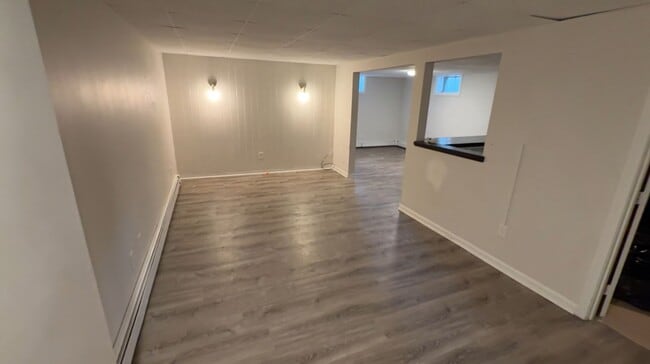 Building Photo - Available Now | 3 Bed, 1.5 Bath Single-Fam...