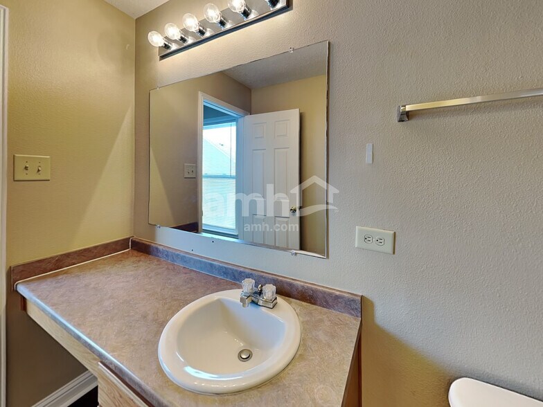 Building Photo - 10639 Inspiration Dr