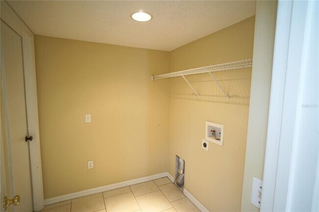 Building Photo - 10427 River Bream Dr