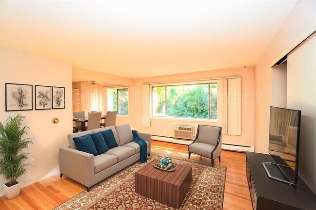 Building Photo - 146 Woodhill Dr