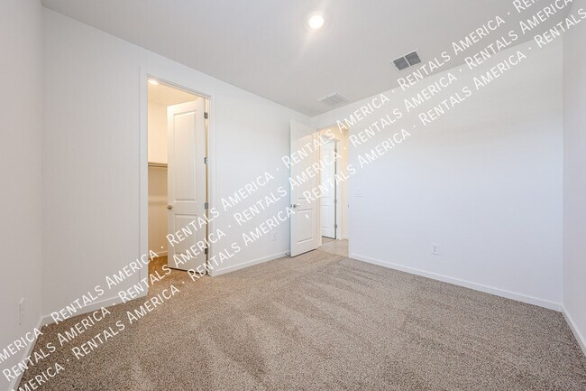 Building Photo - 35581 N Thicket Wy