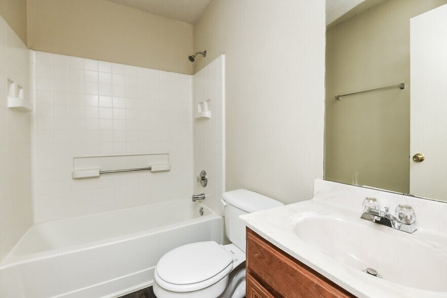 Building Photo - 617 Sawyer Dr