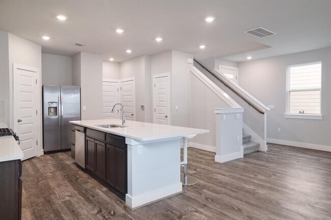 Building Photo - 7607 Eckington St