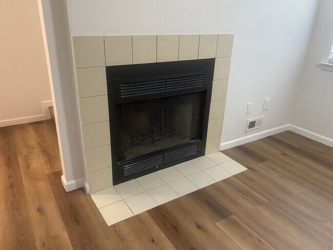 Building Photo - Charming 3BR Townhome in Plainsboro