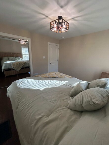 Building Photo - 55 Parkside Ave