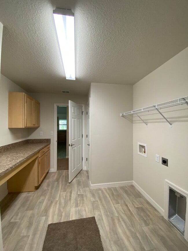 Building Photo - Great new rent on 4/2! Desirable SW Ocala Neighborhood 4/2/2 *WON'T LAST*