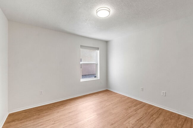 Building Photo - 11031 Deer Lodge Pl SE