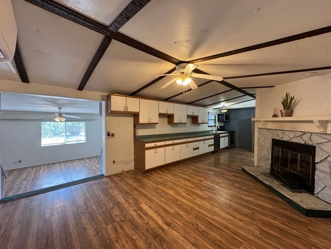 Building Photo - 5119 Mesa Dr