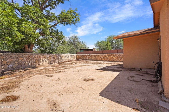 Building Photo - 871 Luisa Guerra Dr