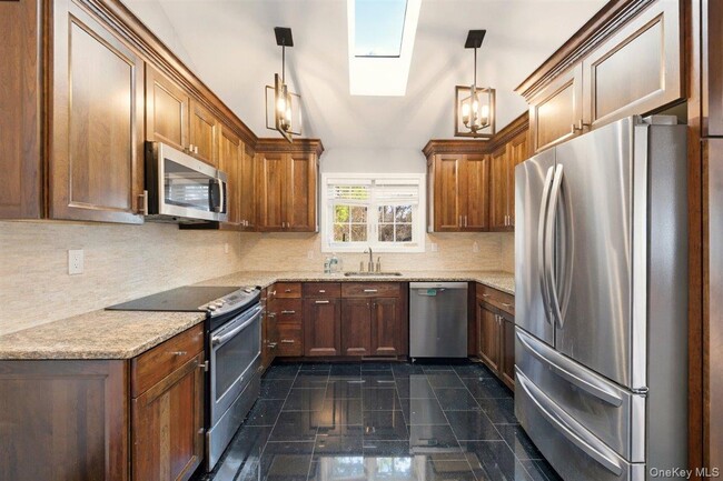 Building Photo - 42 Clarewood Dr