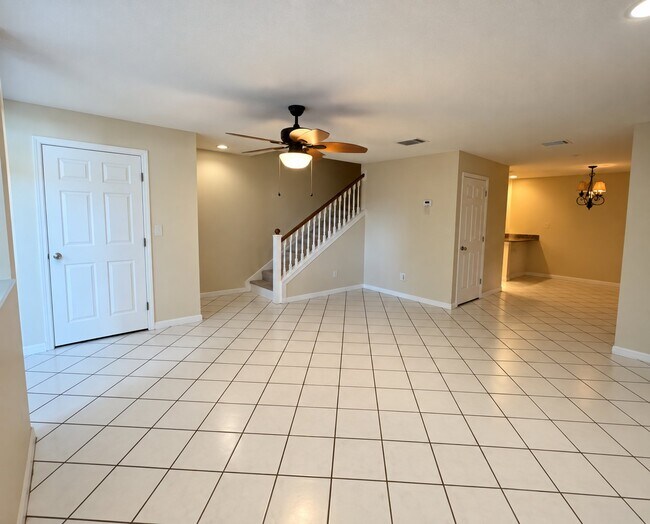Building Photo - 2112 SE Wild Meadow Cir