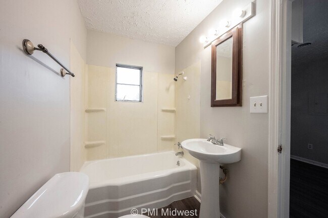 Building Photo - Modern Duplex in Prime Location - Perfect Rental Opportunity in Indianapolis!