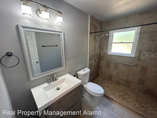 Building Photo - 3 br, 1 bath House - 1907 Burnet Street