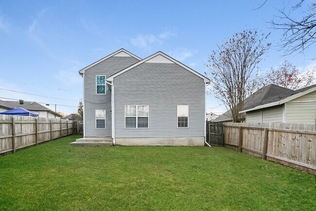 Building Photo - 4033 Pepperwood Dr