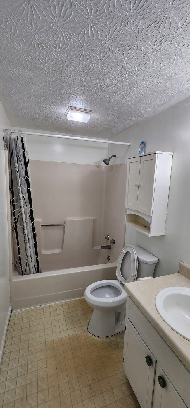 Building Photo - 2 Bedrooms Basement Penn Laird