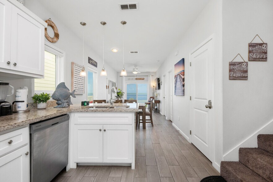 Building Photo - 106 Las Joyas Blvd