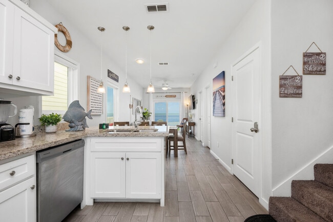 Building Photo - 106 Las Joyas Blvd