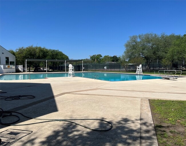 Building Photo - 11302 Meadowchase Dr