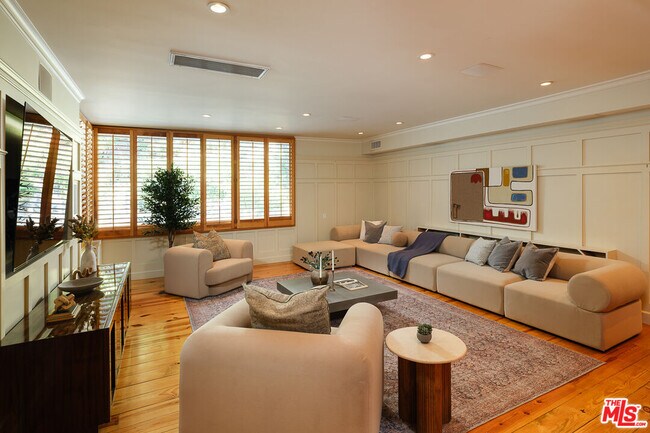 Building Photo - 7972 Mulholland Dr