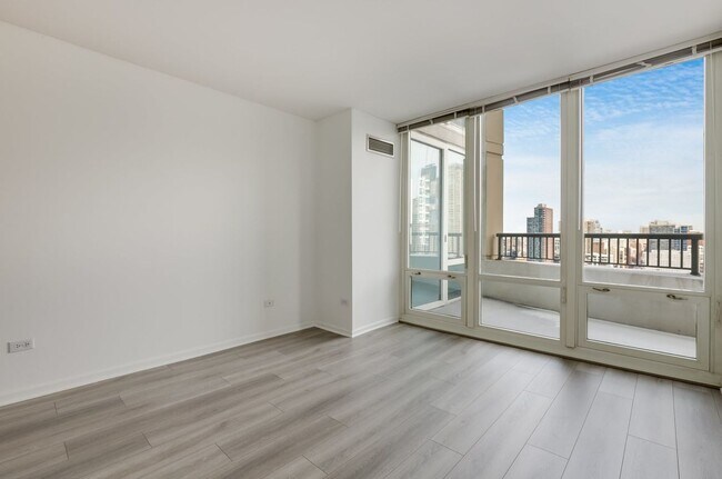 Building Photo - 345 N La Salle Dr