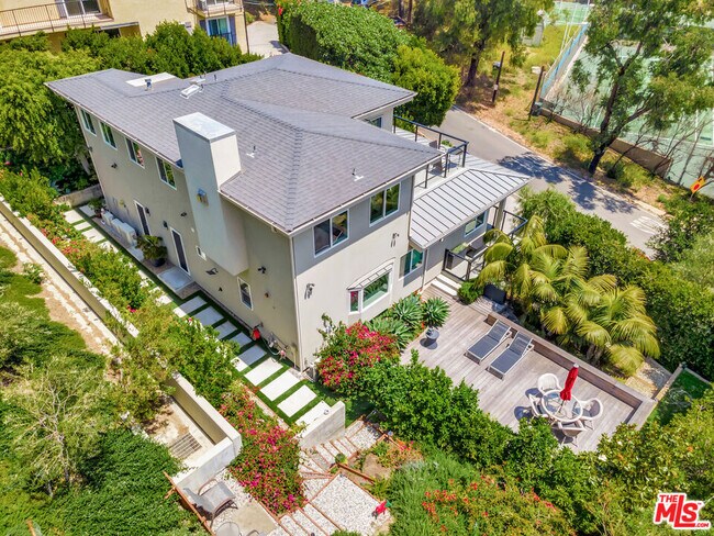 Building Photo - 3859 Rambla Pacifico St
