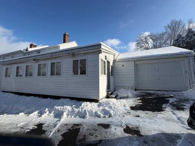 Building Photo - 14 Hackmatack St