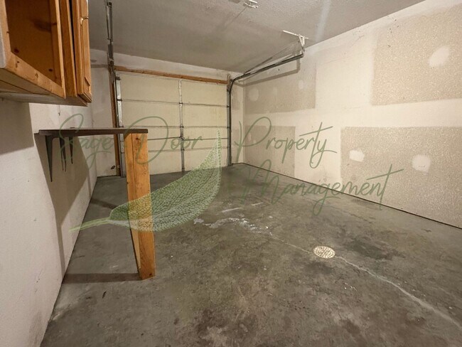 Building Photo - HOME IN GRAIN VALLEY