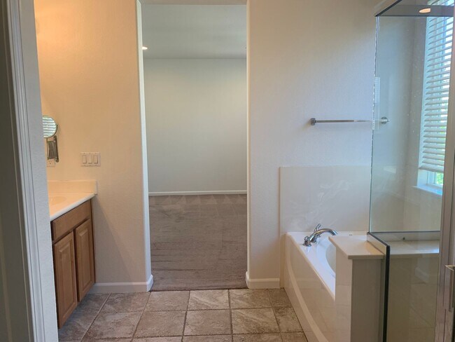 Building Photo - MOVE IN SPECIAL!!!  $500 OFF 1ST MO. RENT*