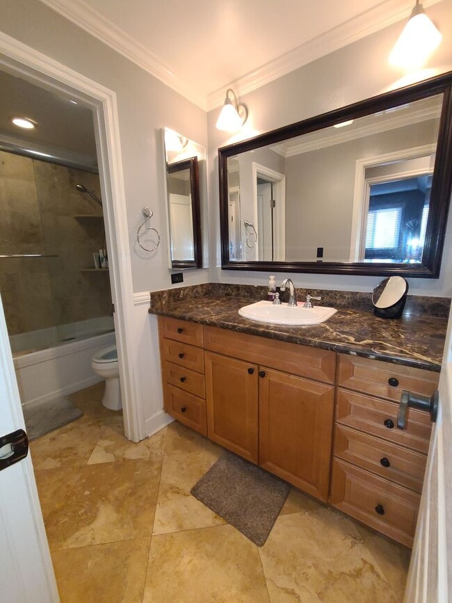 Building Photo - 1 bed 1 bath in UTC with great amenities Pool, hot tub, gym, underground parking.