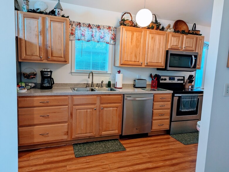 Building Photo - 1125 Ganton Way
