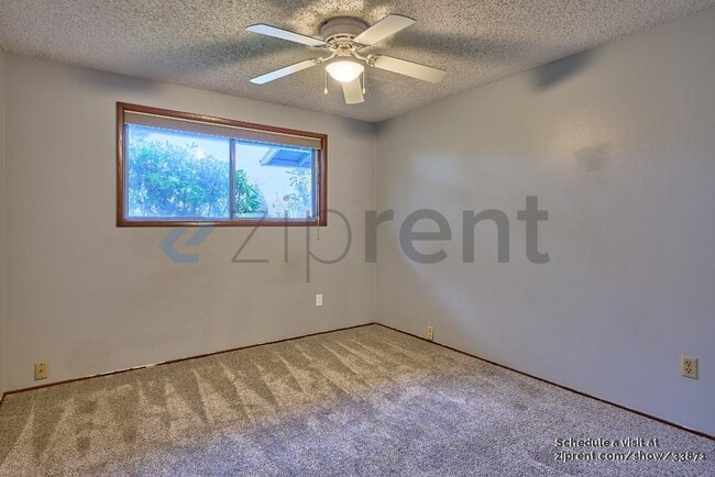 Building Photo - 3300 NE Robin Ct