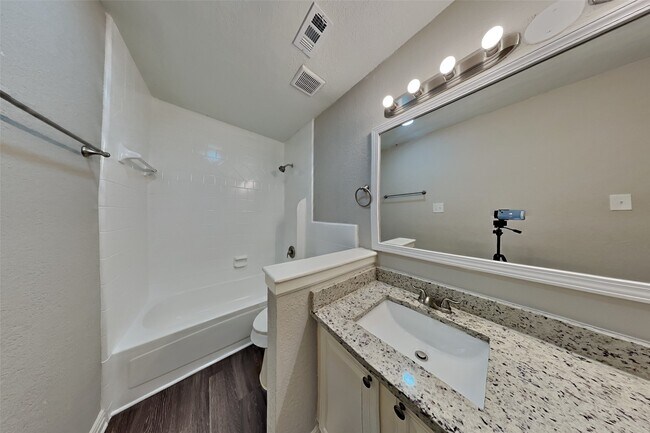 Building Photo - 15803 Maple Manor Dr