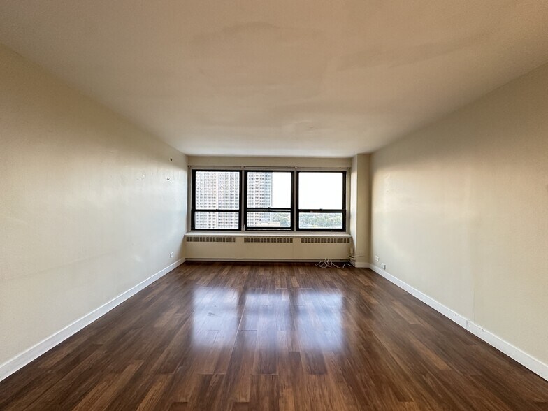 Building Photo - 4180 N Marine Dr