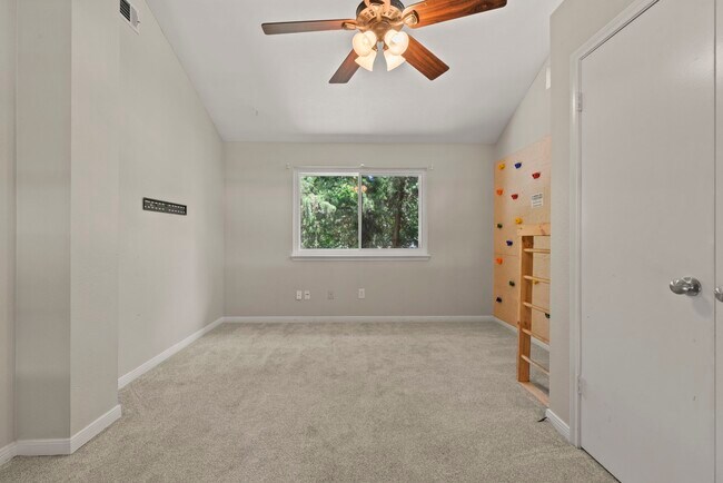 Building Photo - 248 S Pathfinders Cir