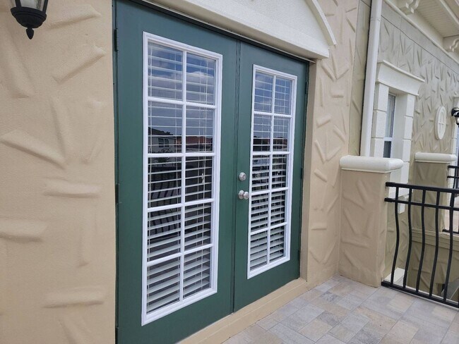 Building Photo - 4/2.5 TOWNHOME VILLA in Waterstone-Davenpo...