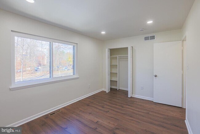 Building Photo - 6331 Red Cedar Pl