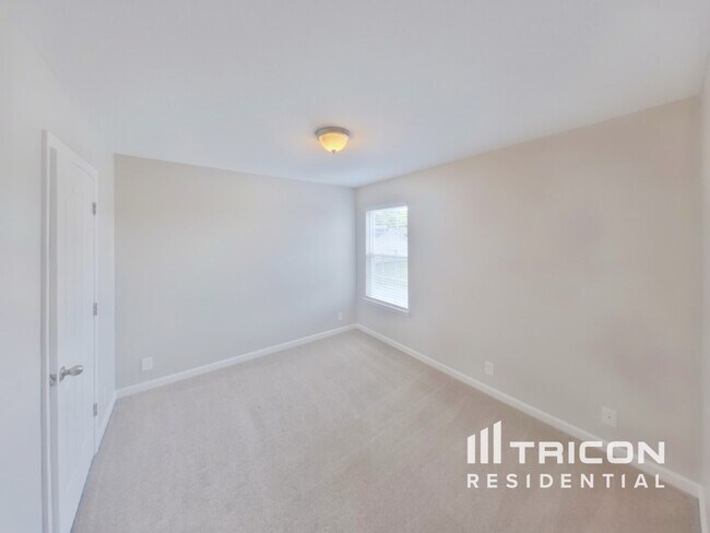 Building Photo - 820 Chickamauga Dr