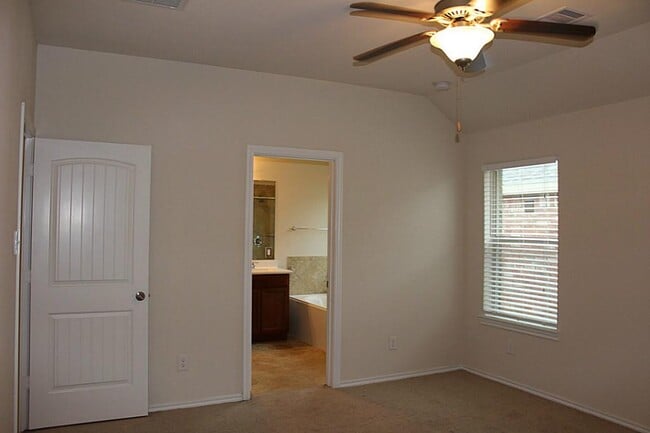 Building Photo - 3043 Heather Grove Lane