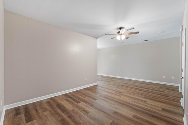 Building Photo - 42 Avery Dr