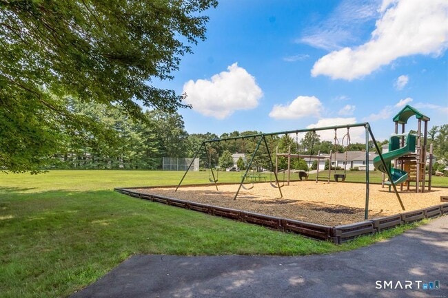 Building Photo - 309 Aspetuck Trail